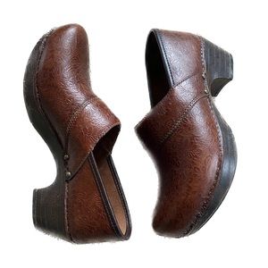 Dansko Brown Tooled Embossed Leather Clogs Size 8 39